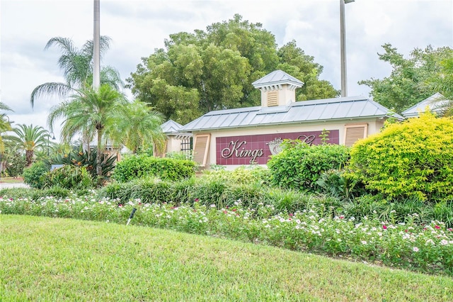 community / neighborhood sign with a lawn