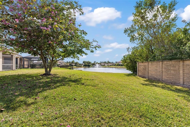 view of yard featuring a water view