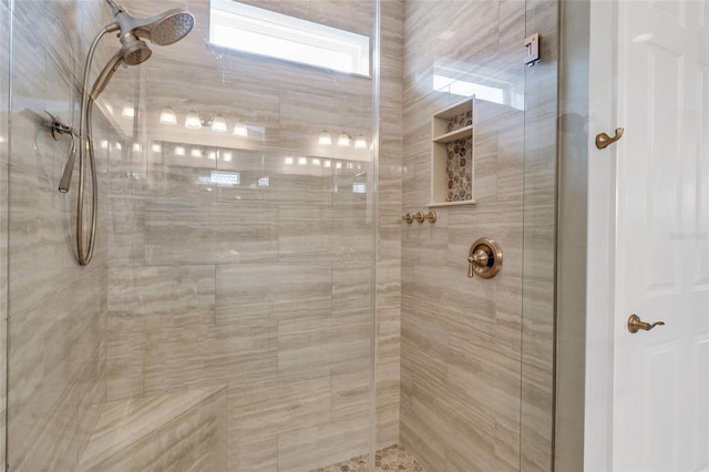 bathroom featuring a tile shower