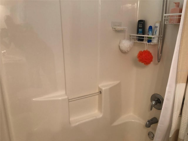 bathroom with shower / tub combo with curtain