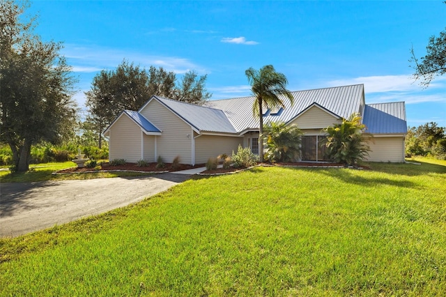 ranch-style home with a front lawn