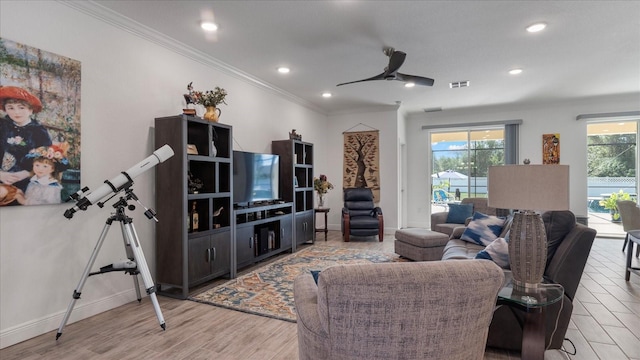 living room featuring light hardwood / wood-style flooring, ceiling fan, and ornamental molding