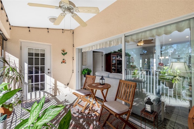 sunroom with ceiling fan