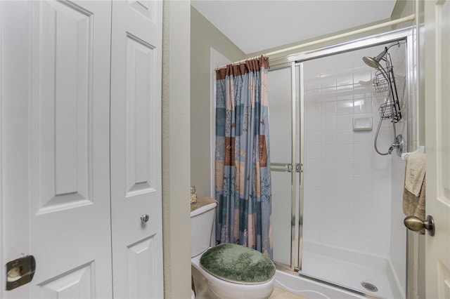 bathroom with a shower with shower curtain and toilet