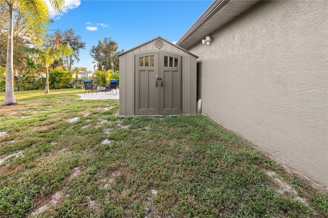 view of yard featuring a patio and a storage unit