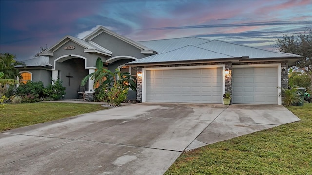 view of front of home featuring a yard and a garage