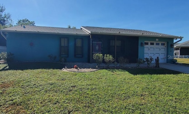 view of front of house featuring a front yard and a garage