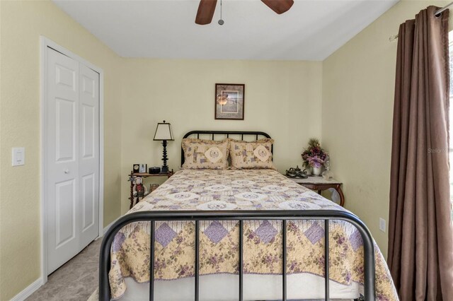 bedroom with a closet, baseboards, and a ceiling fan
