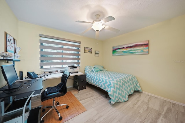 bedroom featuring ceiling fan and a textured ceiling