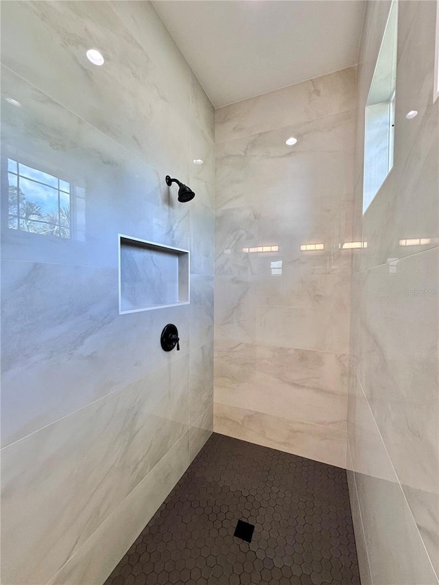 bathroom featuring tiled shower