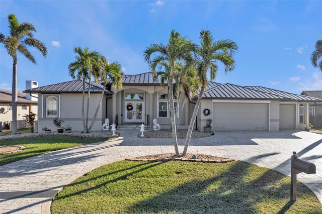 view of front facade featuring a garage and a front lawn