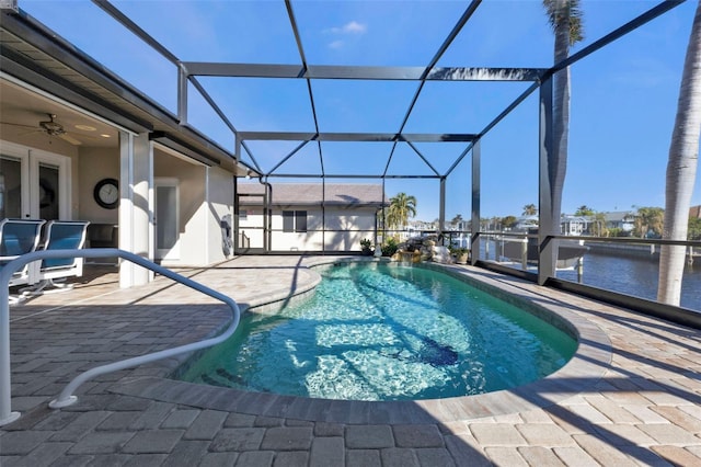 view of swimming pool with a lanai, ceiling fan, and a patio