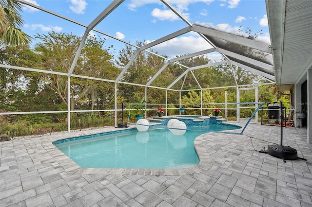 view of swimming pool with a lanai, a patio area, and an in ground hot tub