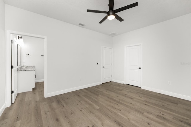 spare room featuring dark hardwood / wood-style floors and ceiling fan