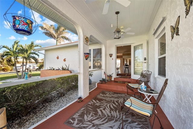 sunroom / solarium featuring ceiling fan