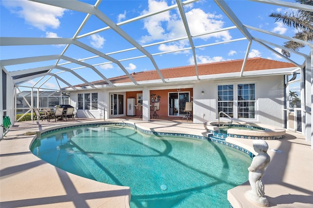 view of swimming pool featuring ceiling fan, a lanai, an in ground hot tub, and a patio