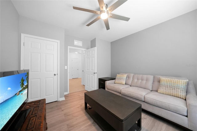 living room featuring light hardwood / wood-style flooring and ceiling fan