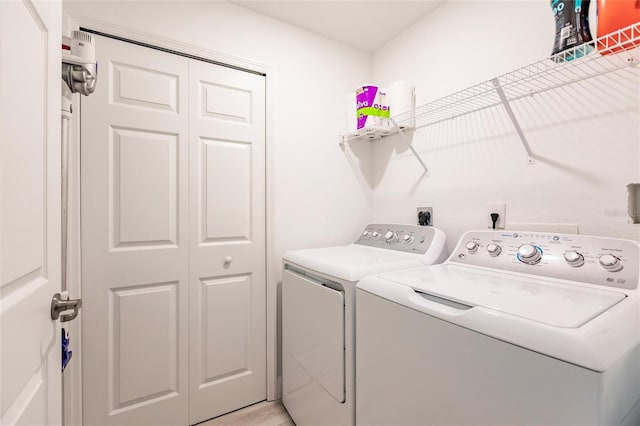 laundry area with light wood-type flooring and independent washer and dryer