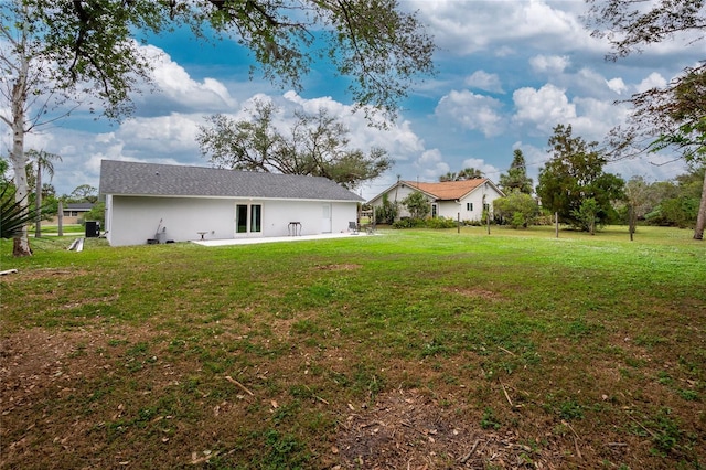 view of yard with a patio area