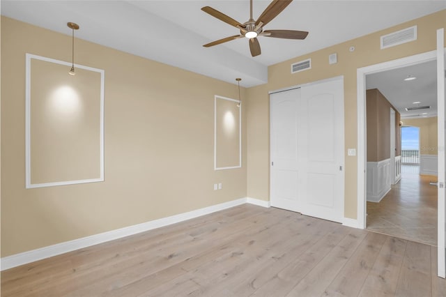 unfurnished bedroom featuring light wood-type flooring, a closet, and ceiling fan