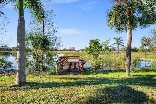 view of yard featuring a water view