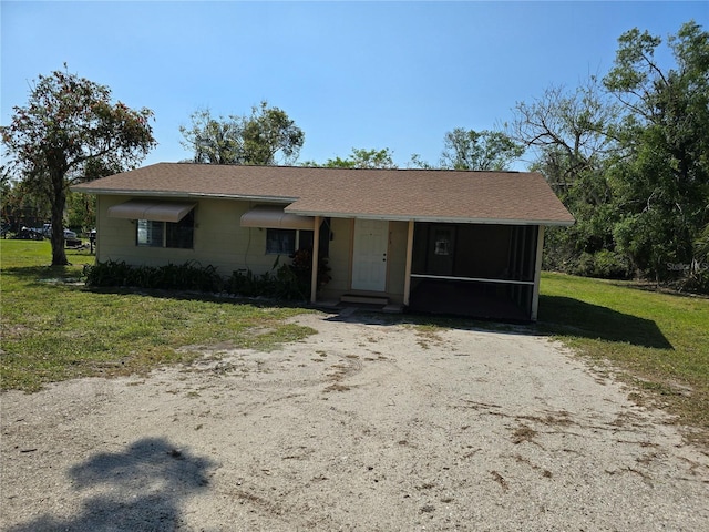 single story home featuring a front yard