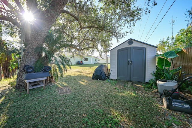 view of yard featuring a storage unit