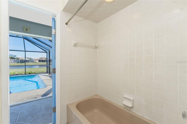 bathroom with a water view and tiled shower / bath