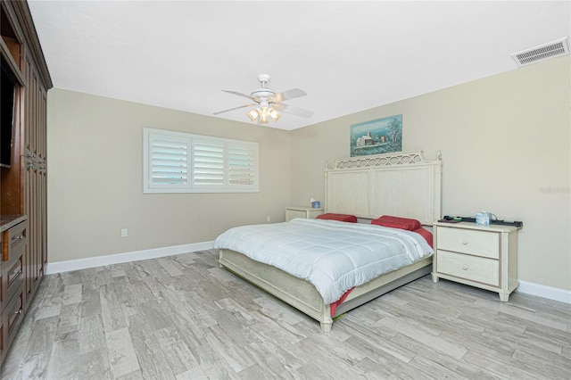 bedroom featuring light hardwood / wood-style floors and ceiling fan