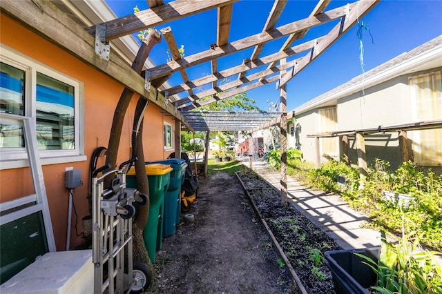 view of yard featuring a pergola