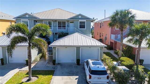 view of front facade featuring a garage