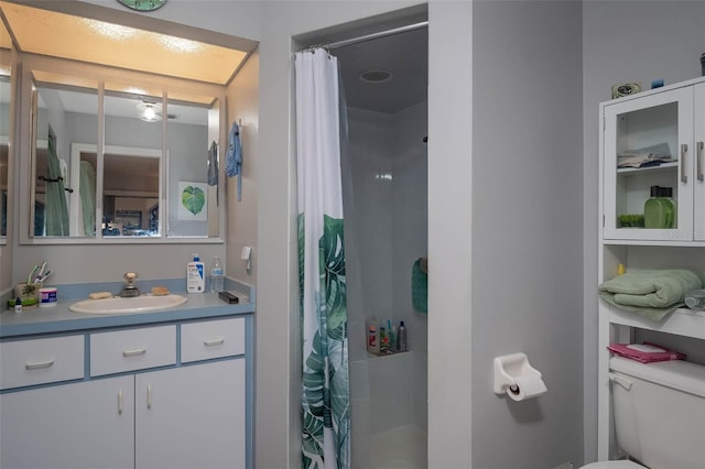 bathroom featuring a shower with shower curtain, vanity, and toilet