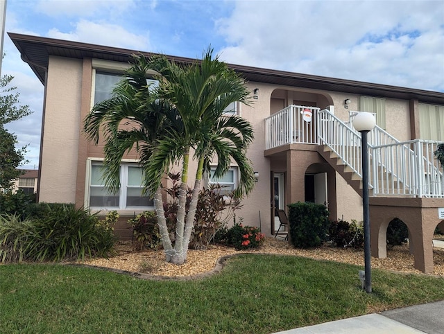 view of front of home with a front yard