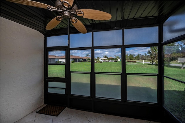 unfurnished sunroom with plenty of natural light and ceiling fan