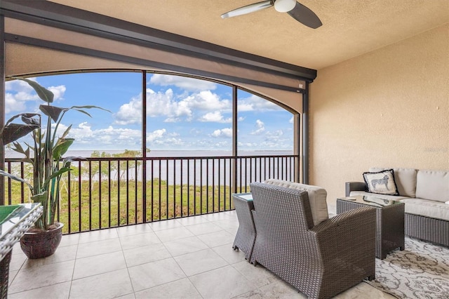 sunroom featuring ceiling fan