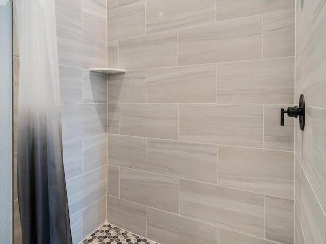 bathroom featuring curtained shower