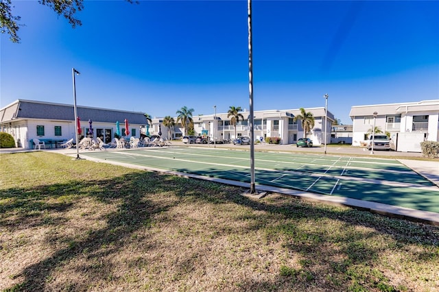 view of property's community featuring a lawn