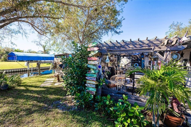 view of yard with a pergola