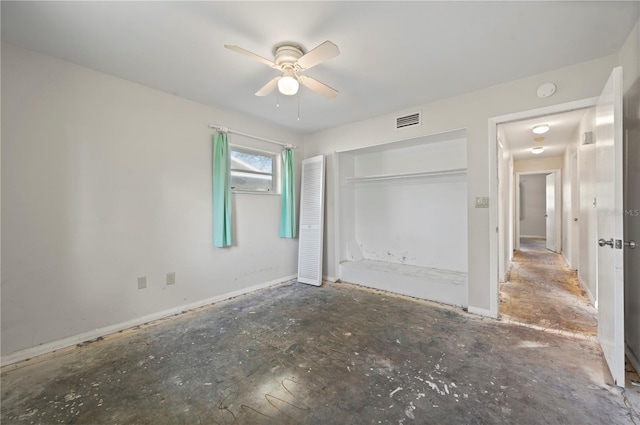 unfurnished bedroom with ceiling fan and a closet