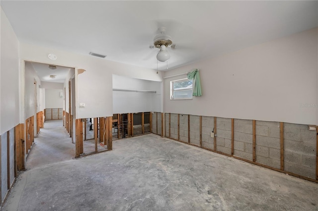 unfurnished room featuring ceiling fan