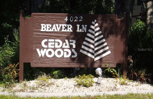 view of community / neighborhood sign