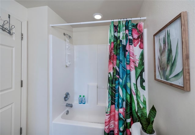 bathroom with shower / tub combo with curtain