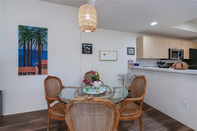 dining area featuring recessed lighting, dark wood finished floors, and baseboards