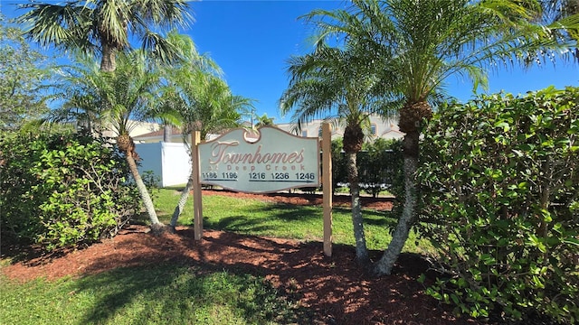 community sign with a yard