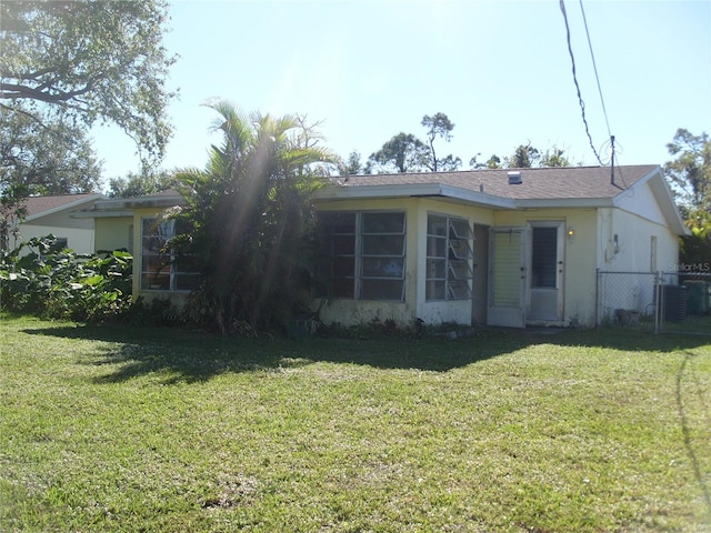 view of front of home with a front yard