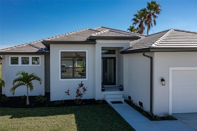 view of front of home featuring a front yard and a garage