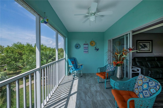 sunroom featuring ceiling fan