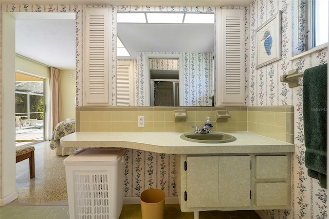 bathroom with vanity and backsplash