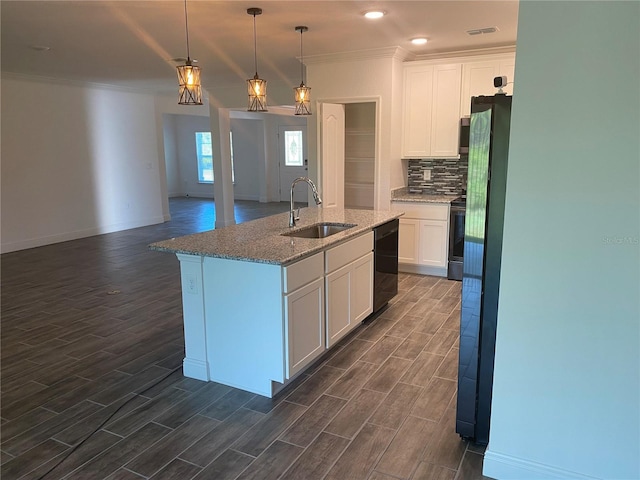 kitchen with dark wood-type flooring, black appliances, sink, white cabinetry, and an island with sink