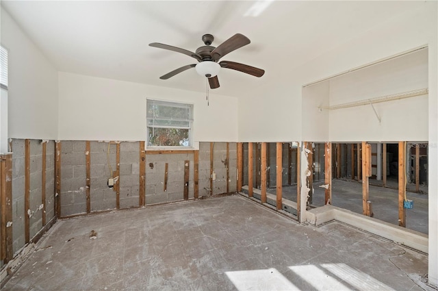 empty room with ceiling fan